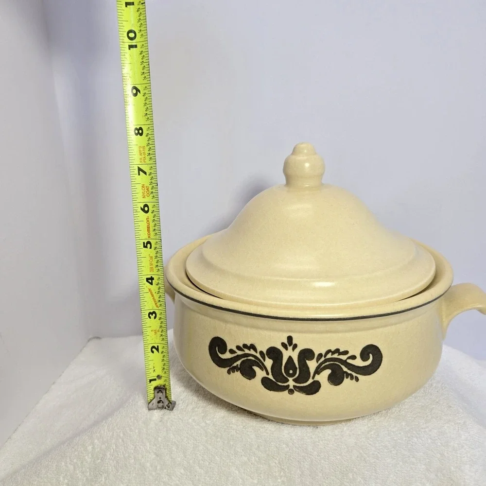 Vintage - Pfaltzgraff Village 2 Quart Casserole with Lid and Handles 6-315 - USA